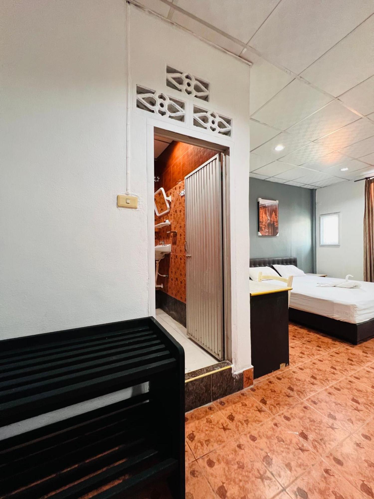 Patong Adventure Hostel Eksteriør bilde