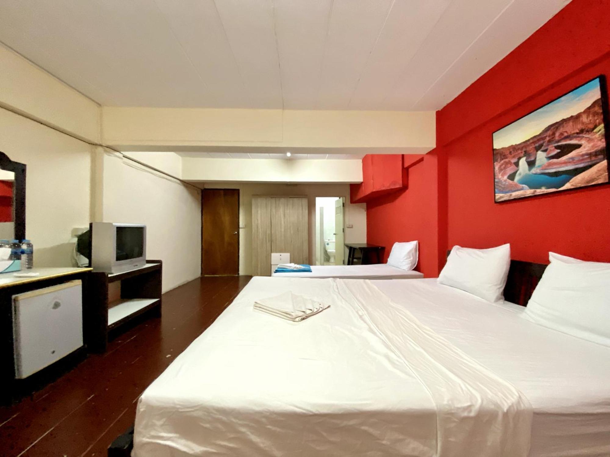Patong Adventure Hostel Eksteriør bilde