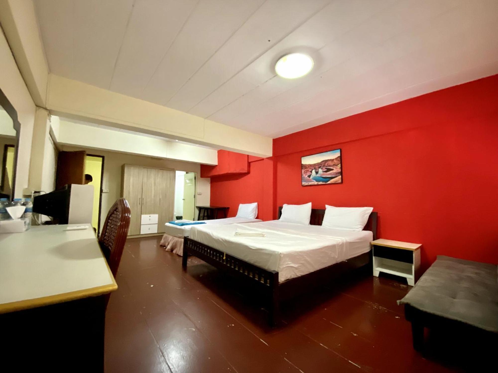 Patong Adventure Hostel Eksteriør bilde